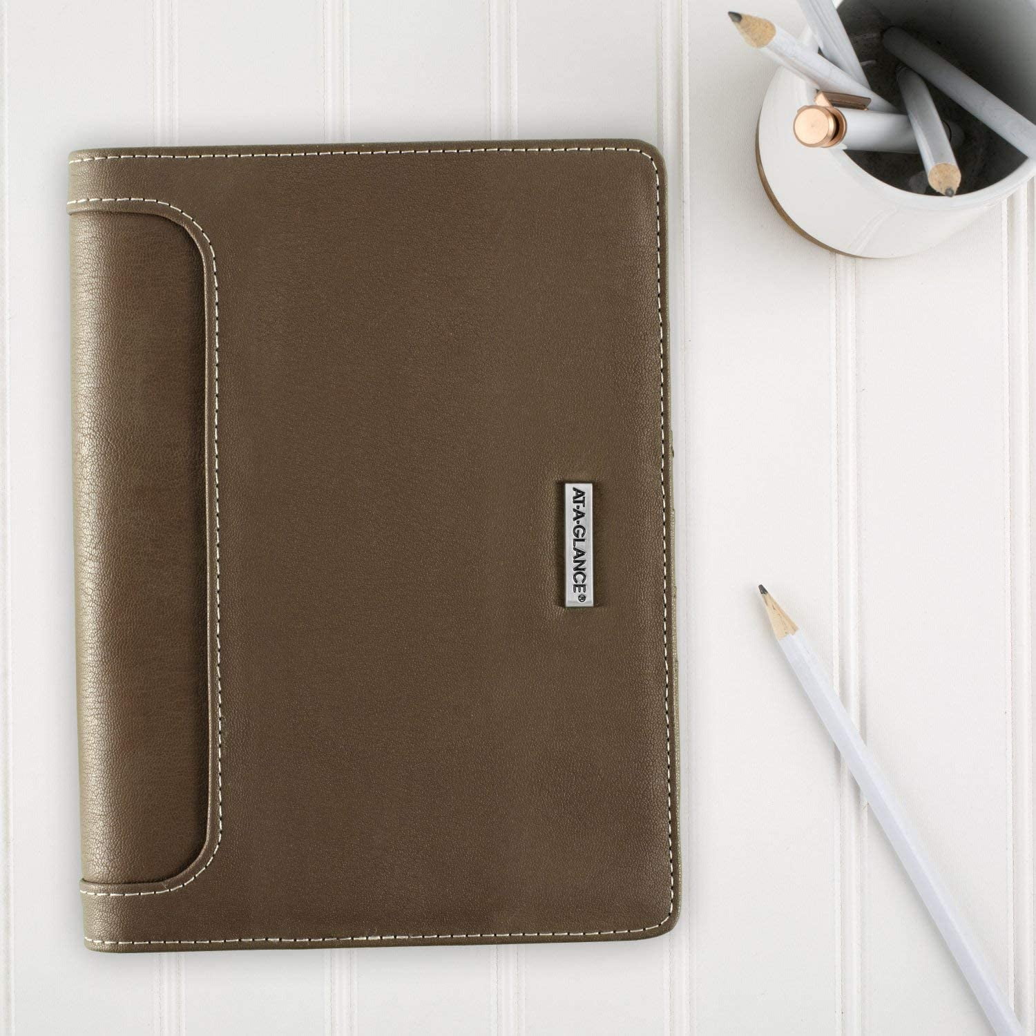 Day Runner 2016 Desk 4-3//4 x 8 5-3 x 8-11//16 Inches Telephone//Address Book 1121-0286